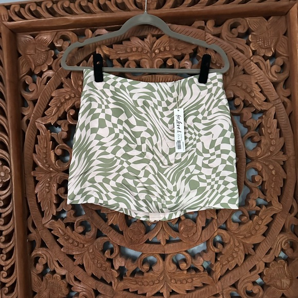 For Love & Lemons Aiko Mini Skirt NWT M Green White Optical Print - Picture 2 of 4